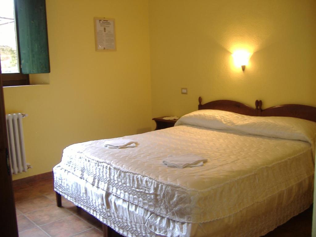 Agriturismo Grotta Dell'Eremita Albano di Lucania Ruang foto
